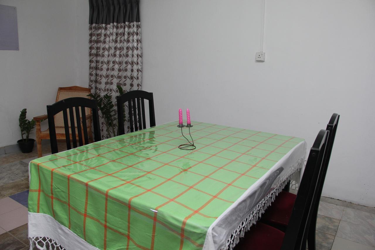 Kingfisher Hostel Анурадхапура Екстер'єр фото