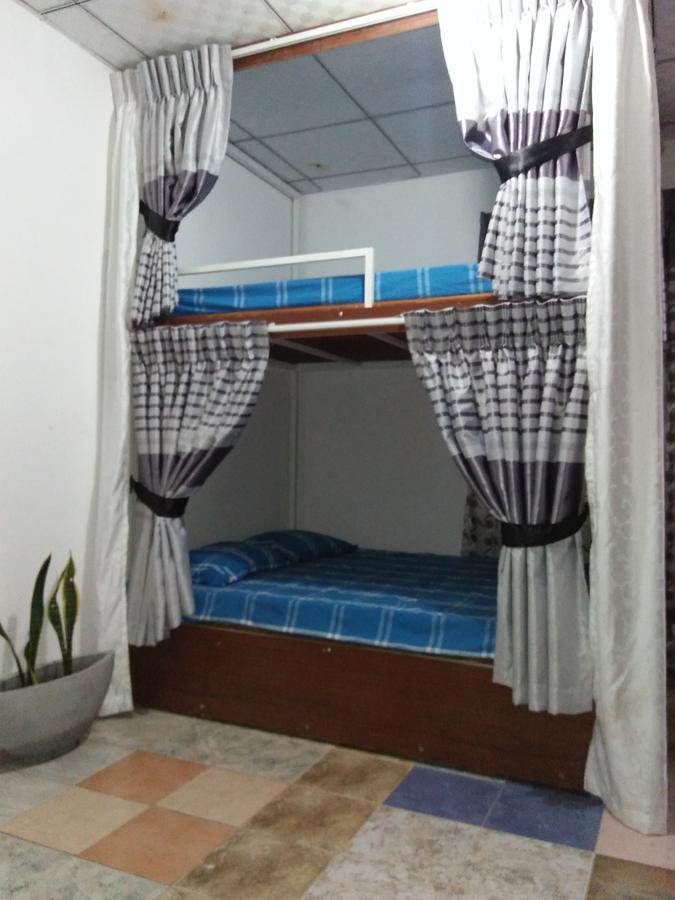 Kingfisher Hostel Анурадхапура Екстер'єр фото
