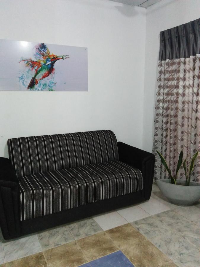 Kingfisher Hostel Анурадхапура Екстер'єр фото